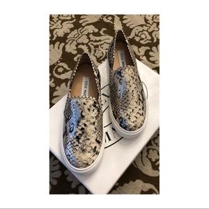 Steve Madden NWT slip-on sneakers, 6.5